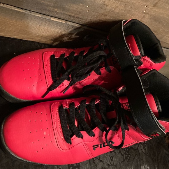 Men’s FILA high top sneakers size 8.5 - Picture 3 of 8